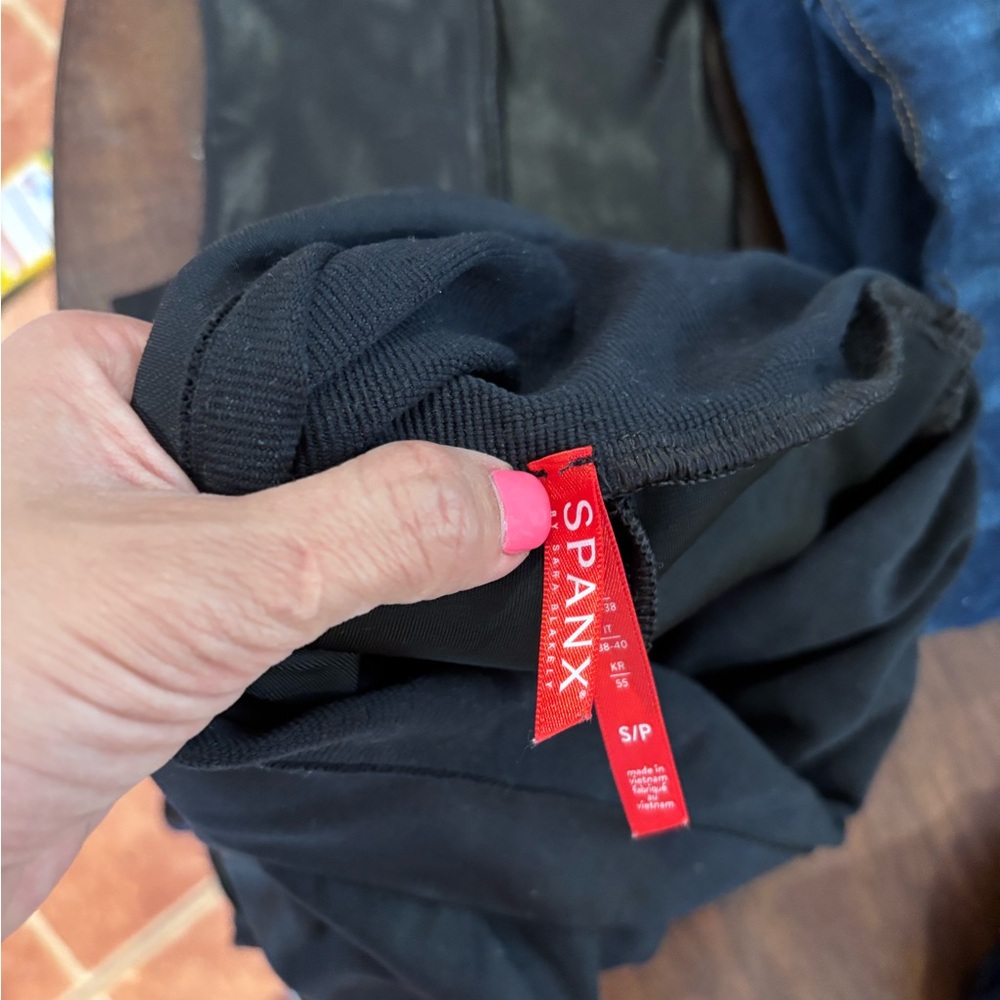 Maternity BUNDLE - 9 Pieces: H&M, Gap, Spanx, Seraphine, and more - Picture 8 of 11